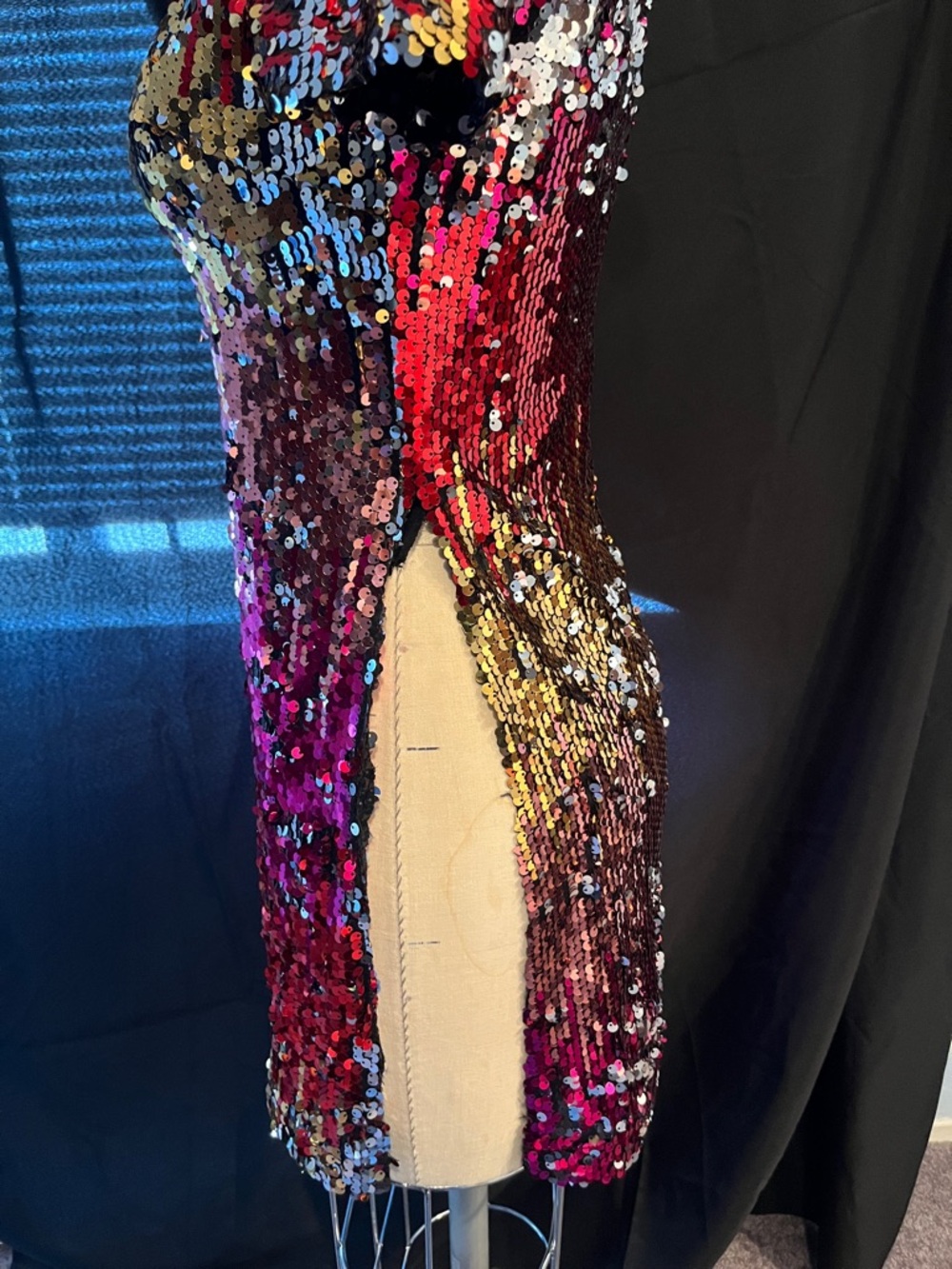 Sequin Gradient Short Sleeve Mini Dress in Red and Gold with slit. Casual - Picture 4 of 5